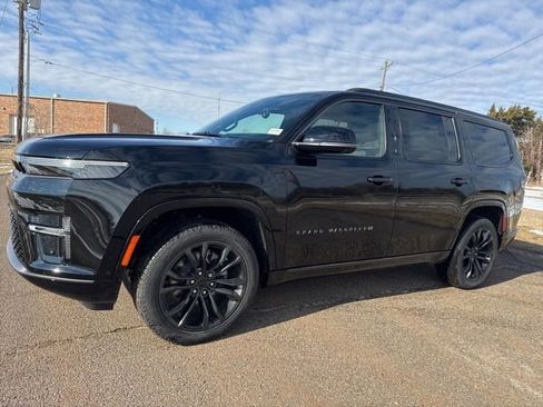 New 2026 Jeep Grand Wagoneer Summit w/ Premium Group III image 3