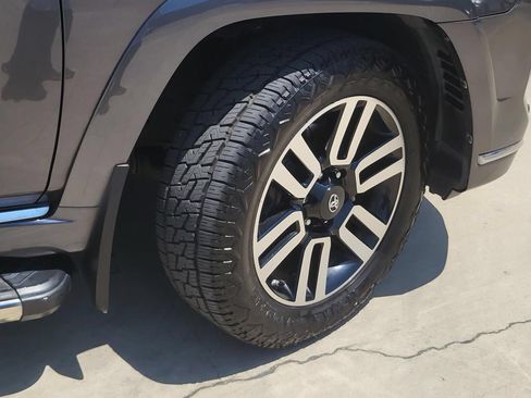 Used 2018 Toyota 4Runner Limited AWD/4WD image 6