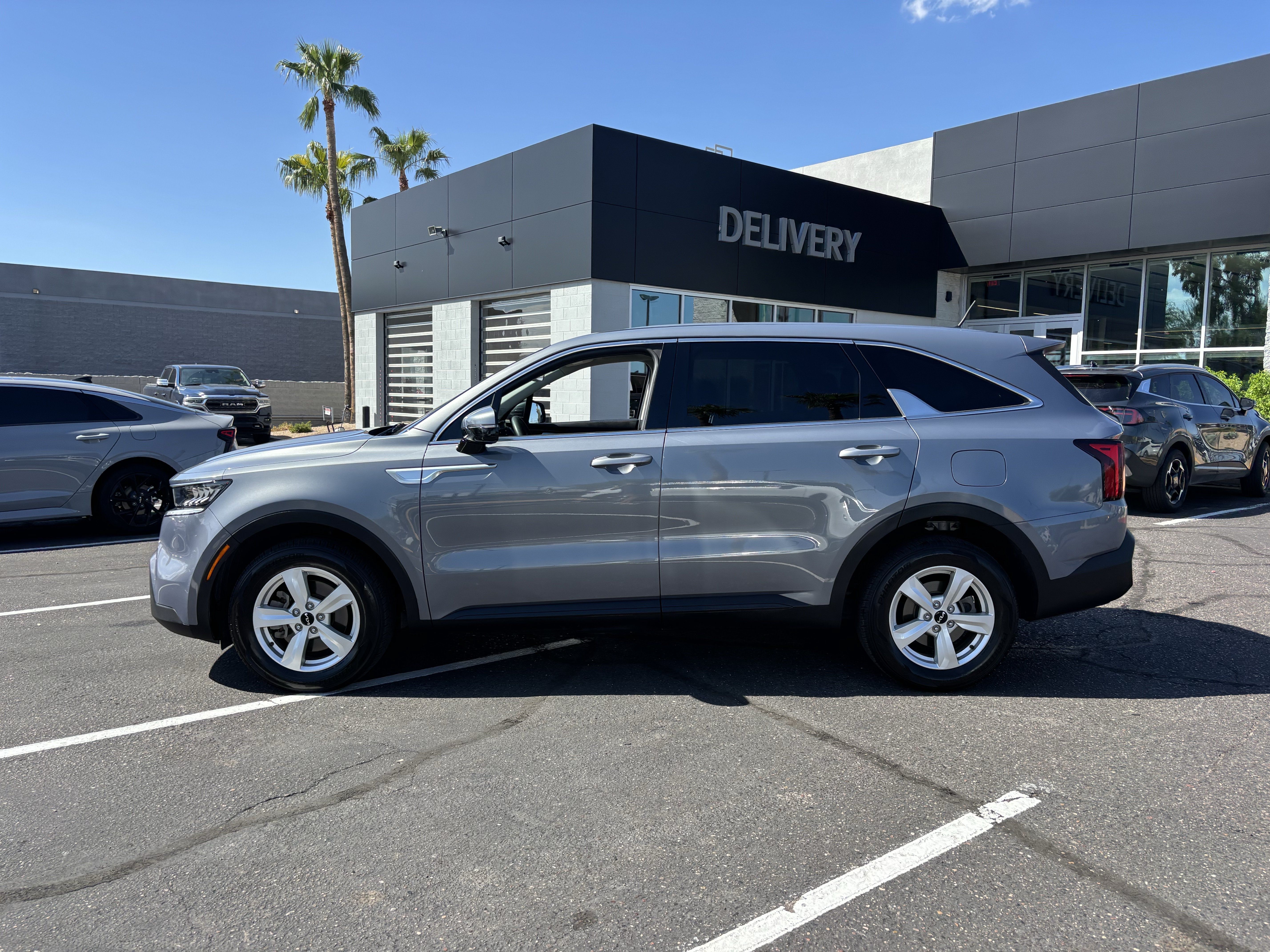 Certified 2022 Kia Sorento LX FWD image 5