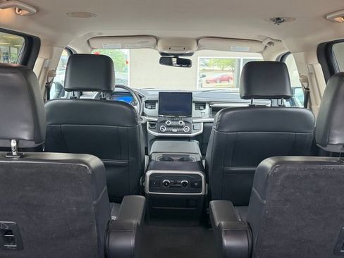 Used 2024 Ford Expedition XLT AWD/4WD image 6
