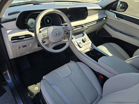 Used 2025 Hyundai Palisade Calligraphy AWD/4WD image 2