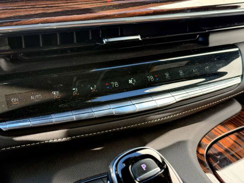 Used 2023 Cadillac Escalade Premium Luxury image 21