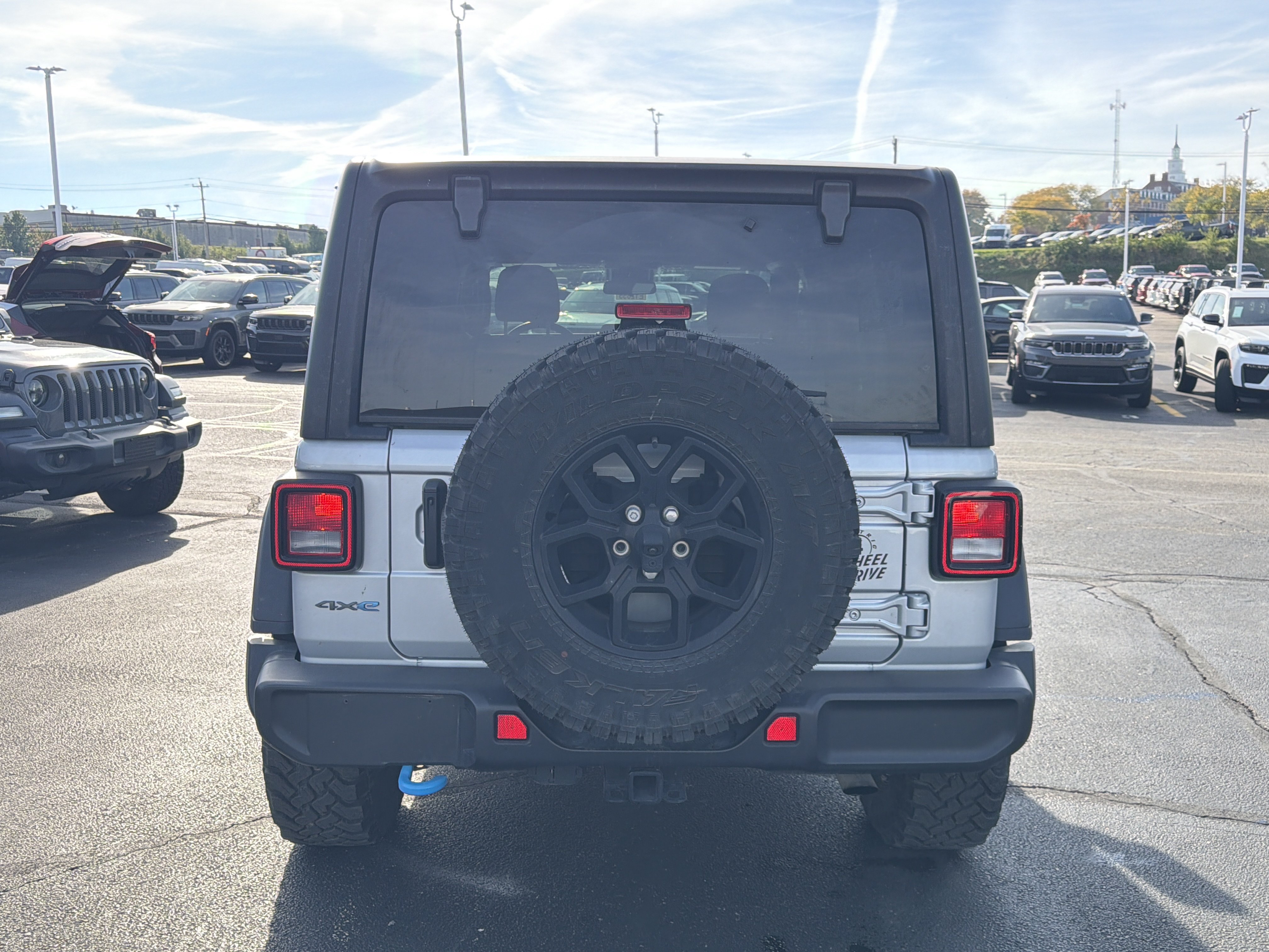 Used 2024 Jeep Wrangler Unlimited AWD/4WD image 9