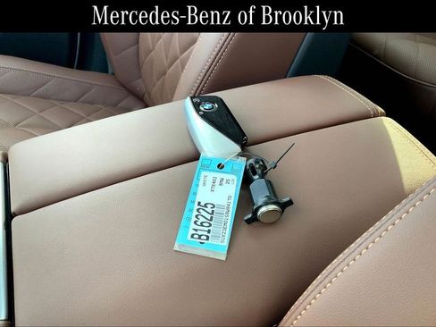 Used 2025 BMW X7 xDrive40i w/ Premium Package image 13