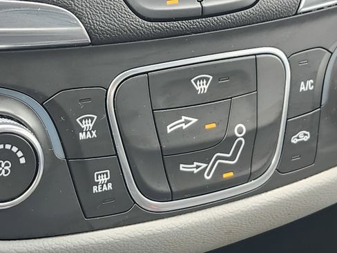 Used 2022 Chevrolet Equinox LS image 26