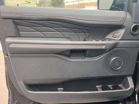 Used 2024 Ford Expedition Platinum image 23