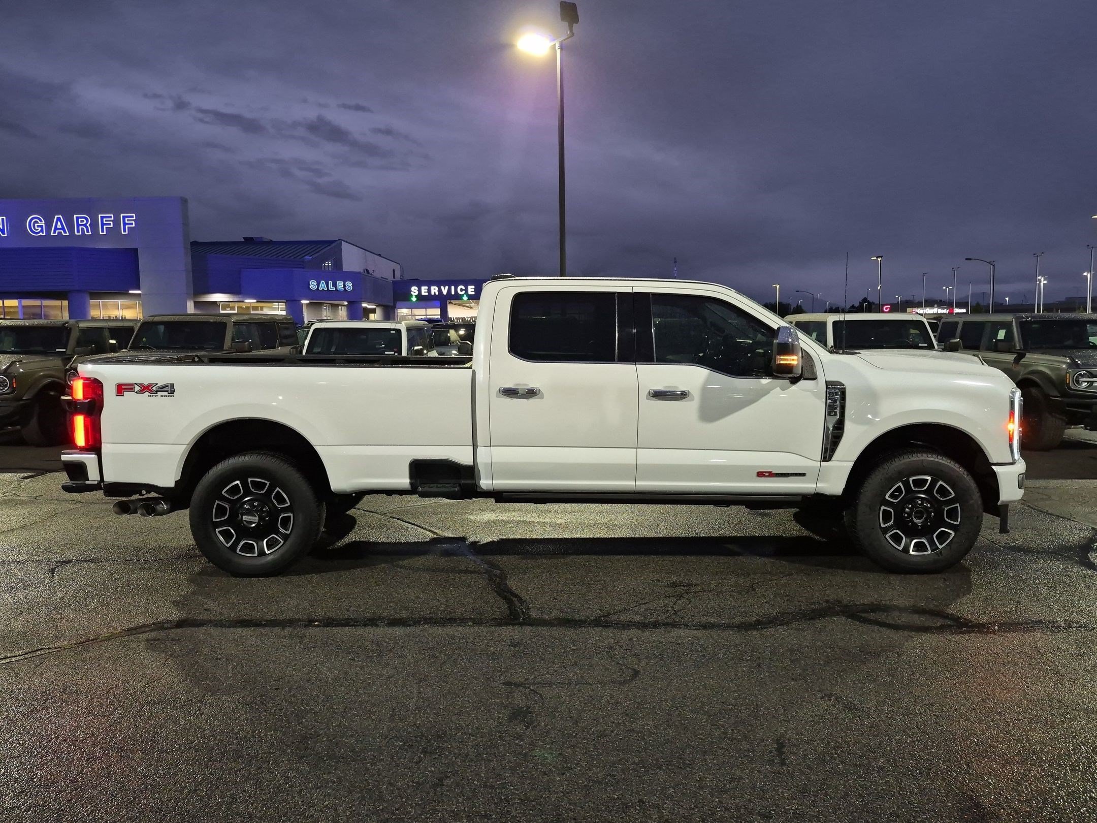 Used 2023 Ford F350 Platinum AWD/4WD image 2
