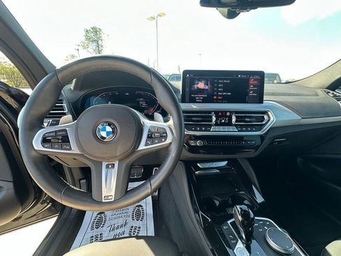 Certified 2025 BMW X4 xDrive30i image 14