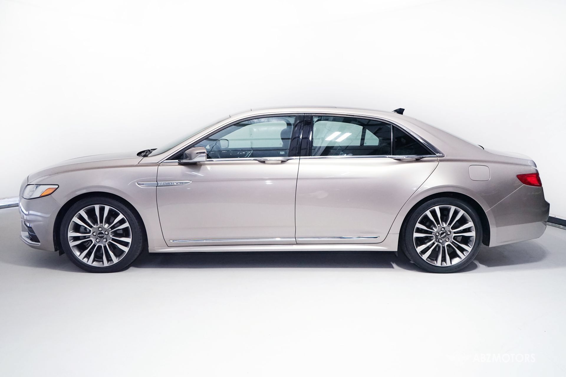 Used 2020 Lincoln Continental AWD w/ Premium Package image 4