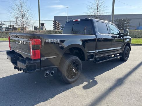 Used 2024 Ford F250 XLT w/ Black Appearance Package image 9
