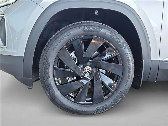 Used 2024 Volkswagen Atlas SE w/ Panoramic Sunroof Package FWD image 26