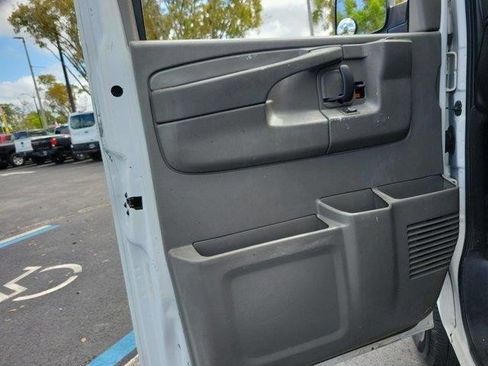 Used 2006 Chevrolet Express 2500 Extended w/ Power and Light Package RWD image 12