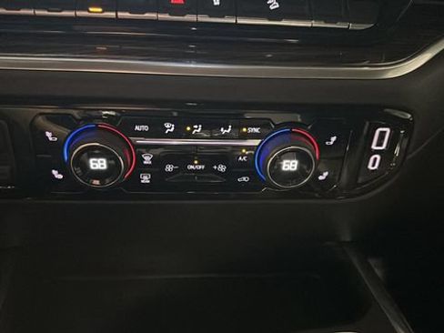 Used 2025 Chevrolet Silverado 1500 LT AWD/4WD image 19