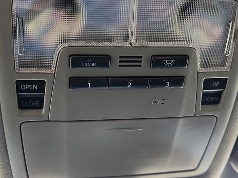 Used 2017 Toyota Highlander SE image 22