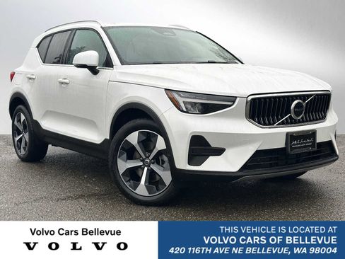 Used 2025 Volvo XC40 B5 Core w/ Protection Package Premier image 1