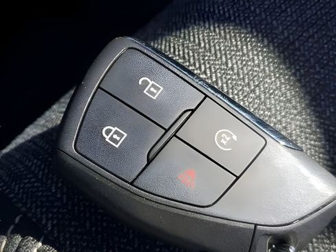Used 2025 GMC Terrain Elevation AWD/4WD image 32