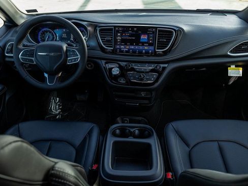 New 2026 Chrysler Pacifica Select image 29