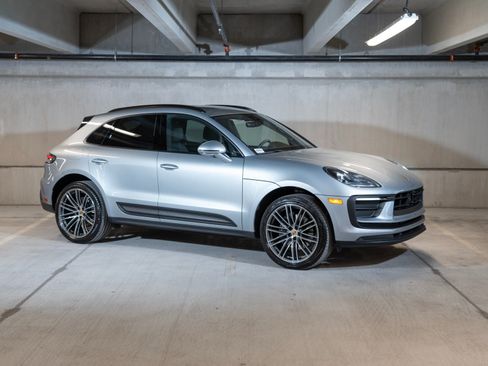 Certified 2026 Porsche Macan AWD/4WD image 7