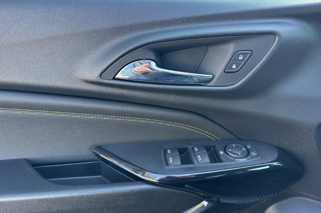 New 2026 Chevrolet Trax LT w/ Driver Confidence Package FWD image 17