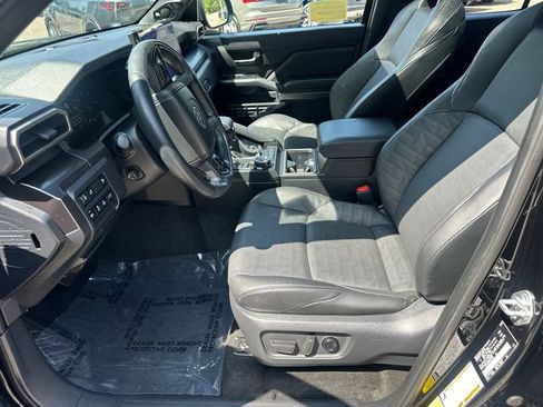 Used 2025 Toyota 4Runner TRD Off-Road Premium AWD/4WD image 27