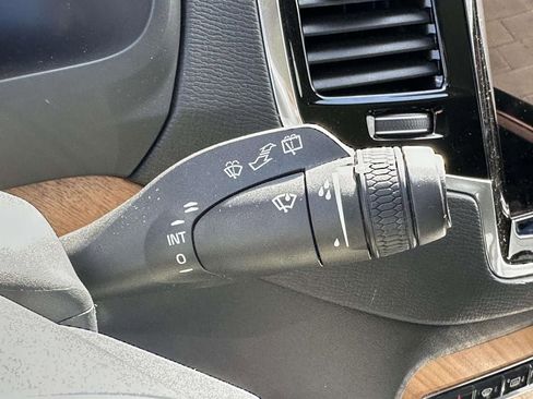 Used 2023 Volvo XC90 B6 Plus image 26