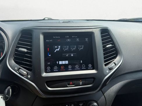 Used 2022 Jeep Cherokee Latitude AWD/4WD image 21