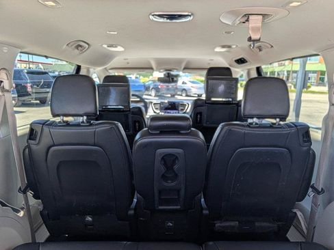 Used 2022 Chrysler Pacifica Touring-L w/ Uconnect Theater Family Group FWD image 41