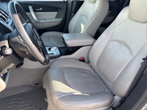 Used 2010 GMC Acadia SLT w/ LPO, 'HIT The Road' Package image 7