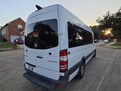 Used 2014 Freightliner Sprinter 2500 image 7