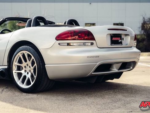 Used 2003 Dodge Viper SRT-10 image 31