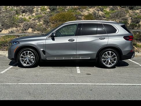 Used 2025 BMW X5 xDrive50e w/ Premium Package AWD/4WD image 6