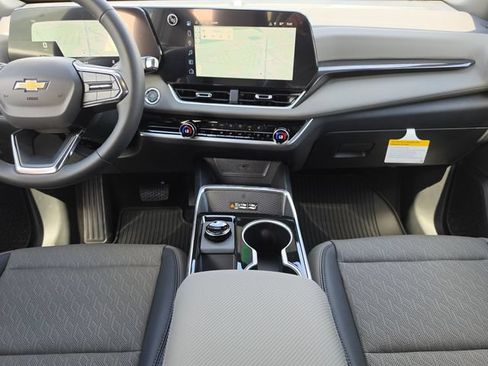 New 2027 Chevrolet Equinox LT w/ Convenience Package II FWD image 16