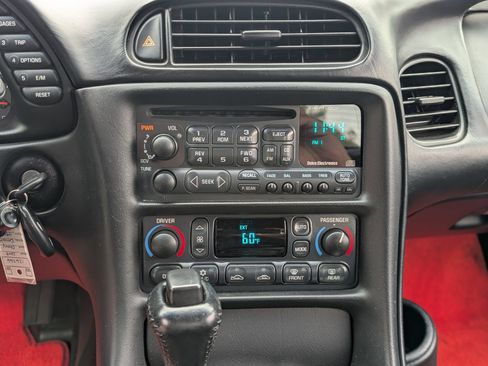 Used 2004 Chevrolet Corvette Convertible w/ Preferred Equipment Group image 23