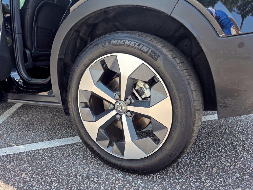 Used 2026 Volvo XC40 B5 Plus AWD/4WD image 28