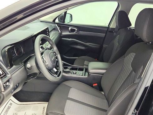 Used 2023 Kia Sorento LX image 19