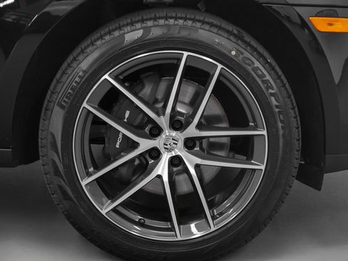 Used 2025 Porsche Macan image 15