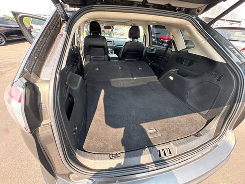 Used 2018 Ford Edge Titanium w/ Equipment Group 302A AWD/4WD image 10
