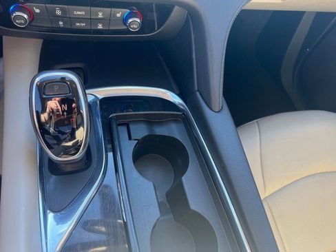 Used 2019 Buick Enclave Essence image 13