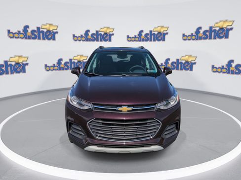 Certified 2022 Chevrolet Trax LT w/ LT Convenience Package AWD/4WD image 3
