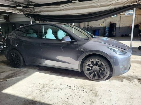 Used 2023 Tesla Model Y Long Range AWD/4WD image 5