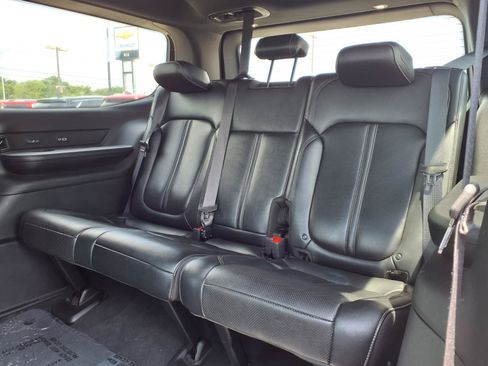 Used 2022 Jeep Wagoneer Series III w/ Premium Group I AWD/4WD image 17