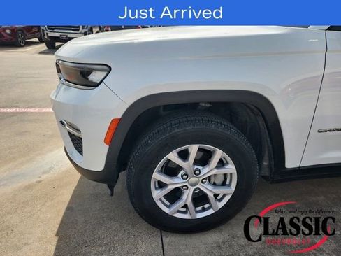 Used 2022 Jeep Grand Cherokee Limited image 13