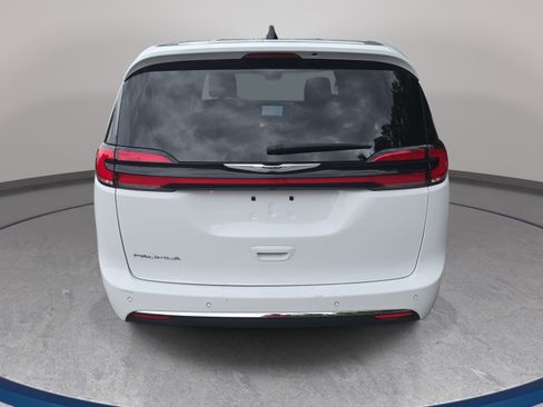 Used 2025 Chrysler Pacifica Select FWD image 6