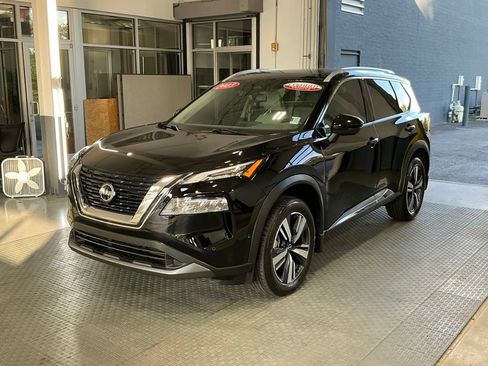 Used 2023 Nissan Rogue SL w/ SL Premium Package FWD image 2