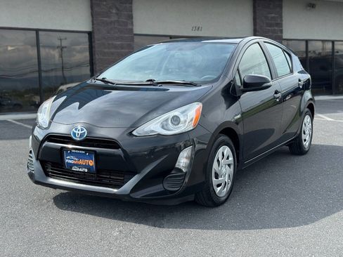 Used 2016 Toyota Prius C Two image 2