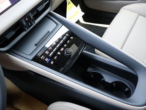 New 2025 Porsche Macan Electric image 27