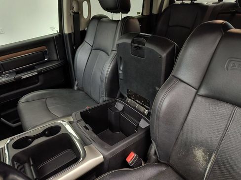 Used 2018 RAM 1500 Laramie w/ Convenience Group AWD/4WD image 30