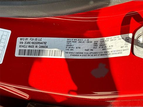 Used 2025 Chrysler Pacifica Select FWD image 32