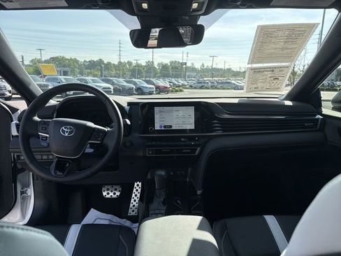 Used 2025 Toyota Camry SE w/ Convenience Package FWD image 14