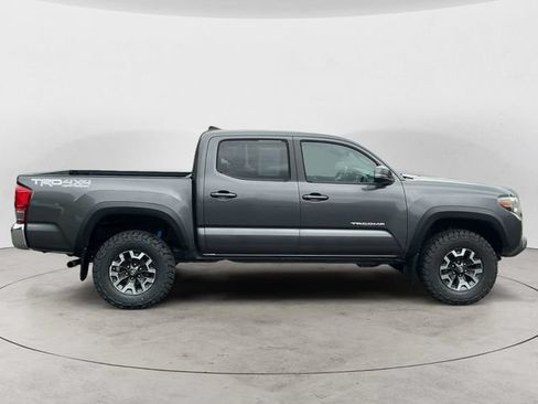 Used 2017 Toyota Tacoma TRD Off-Road w/ Tow Package AWD/4WD image 6